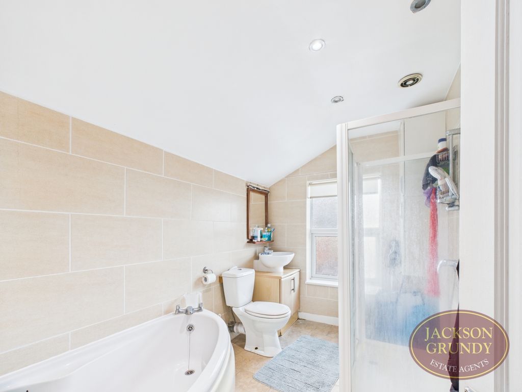 Property photo 3 of 12 Essex Street