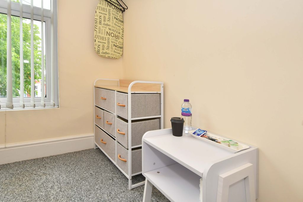 Property photo 3 of 50 Room 1 Single Room With Private Bathroom