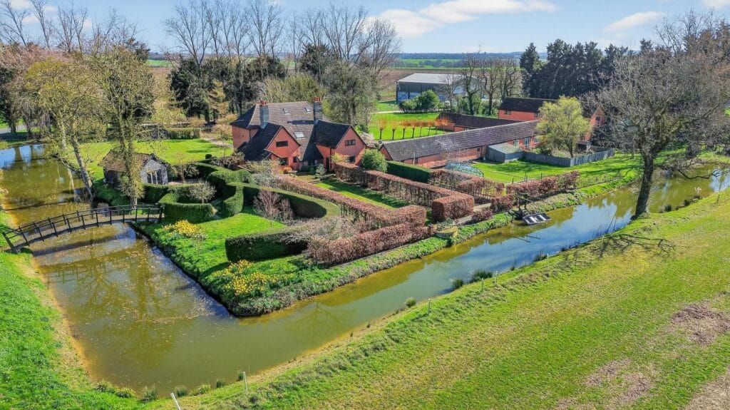 Property photo 2 of 63 Home With Water Moat