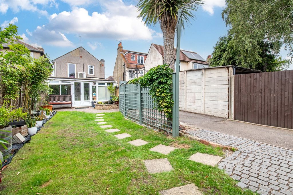 Property photo 2 of 25 Garden