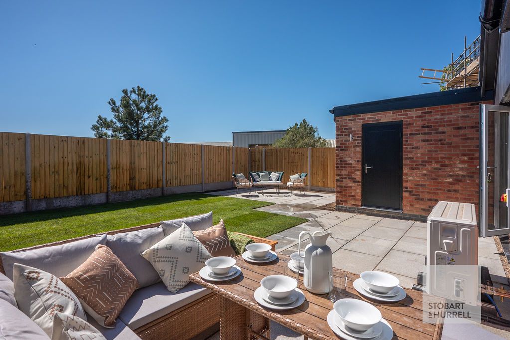 Property photo 3 of 17 Alfresco Dining