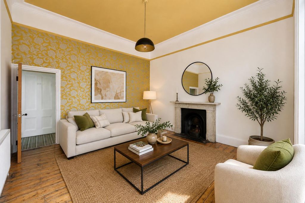 Property photo 3 of 15 Livingroomstaged.Png