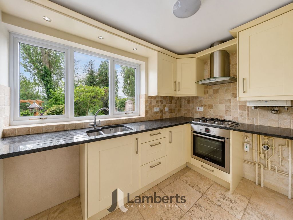 Property photo 3 of 19 Kitchen