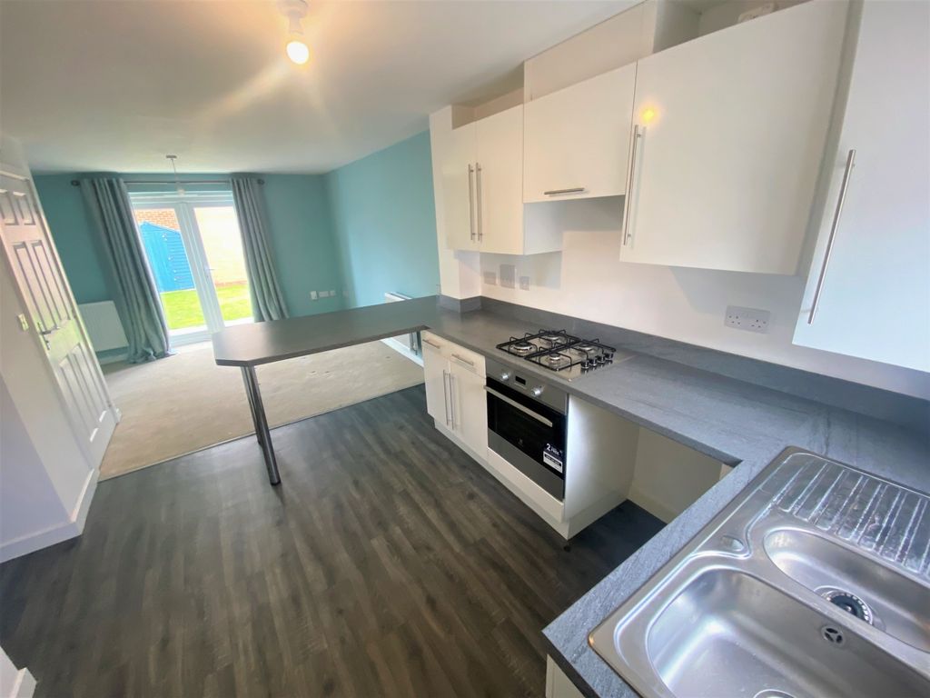 Property photo 3 of 9 Kitchen