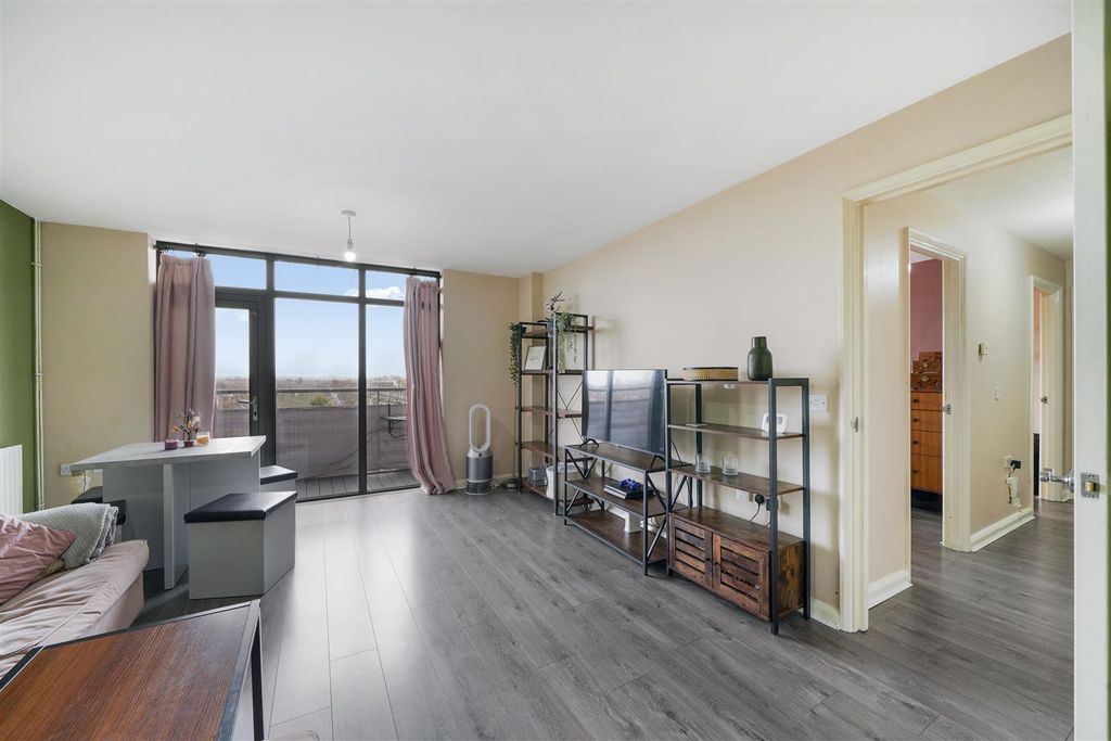 Property photo 1 of 14 1 The Roundway - Weixphsdnpdoqexodbib.Jpg