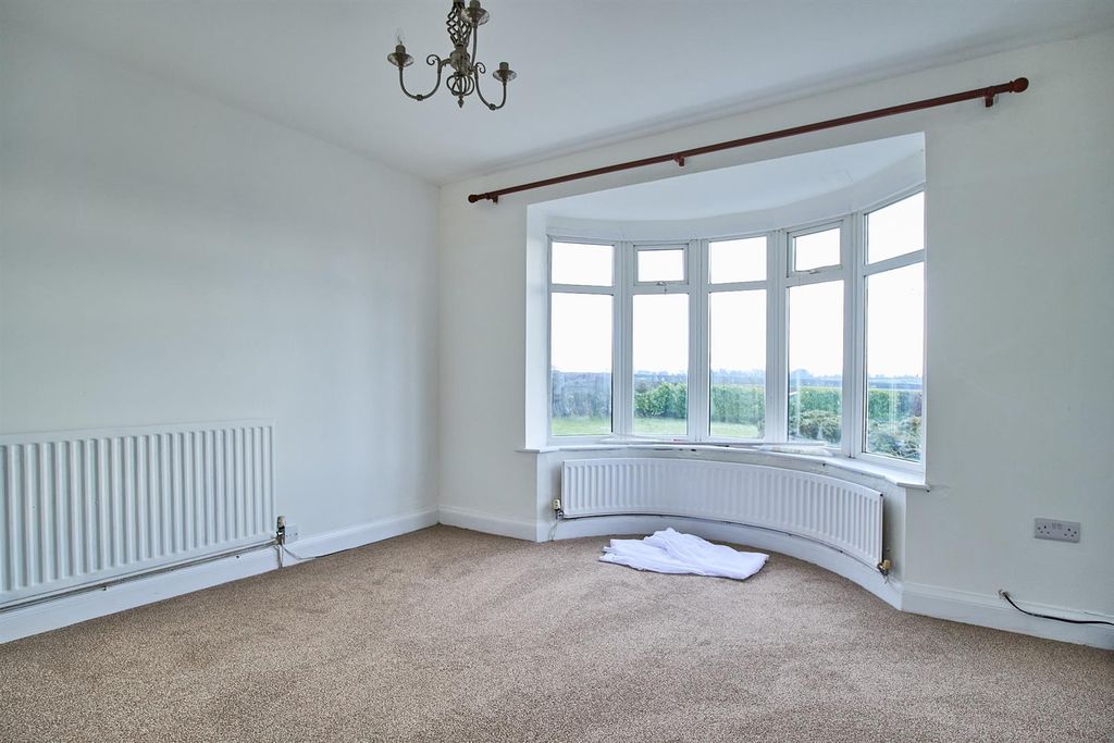 Property photo 2 of 18 Bagworth Road 3.Jpg
