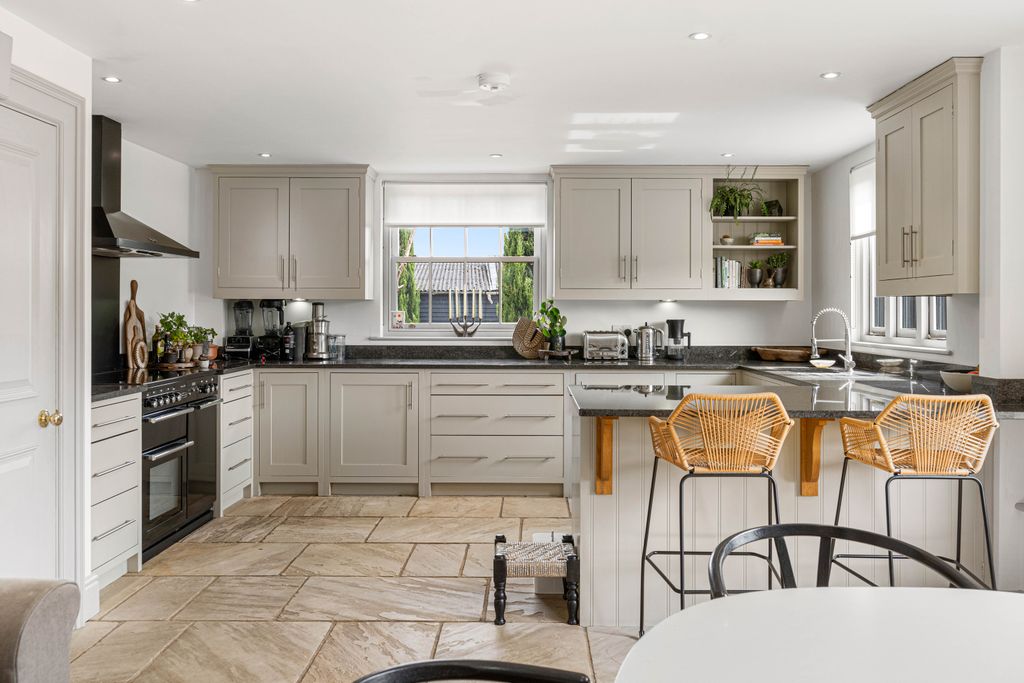 Property photo 3 of 34 High Barn 25