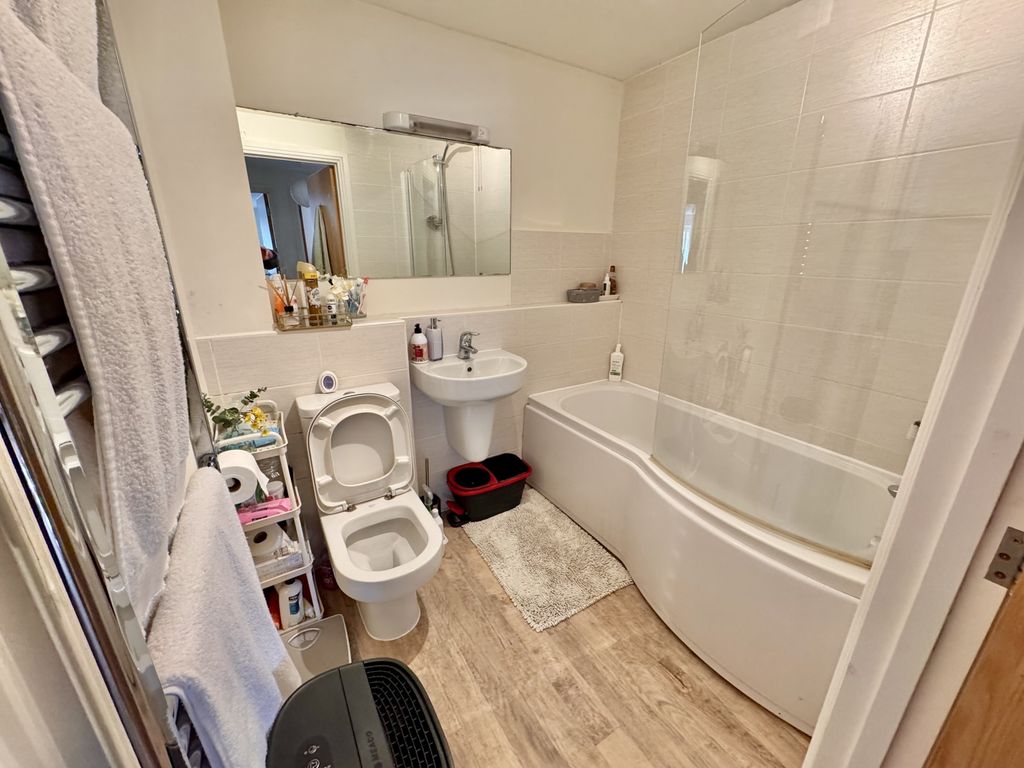 Property photo 2 of 7 7 Buckland House (2)
