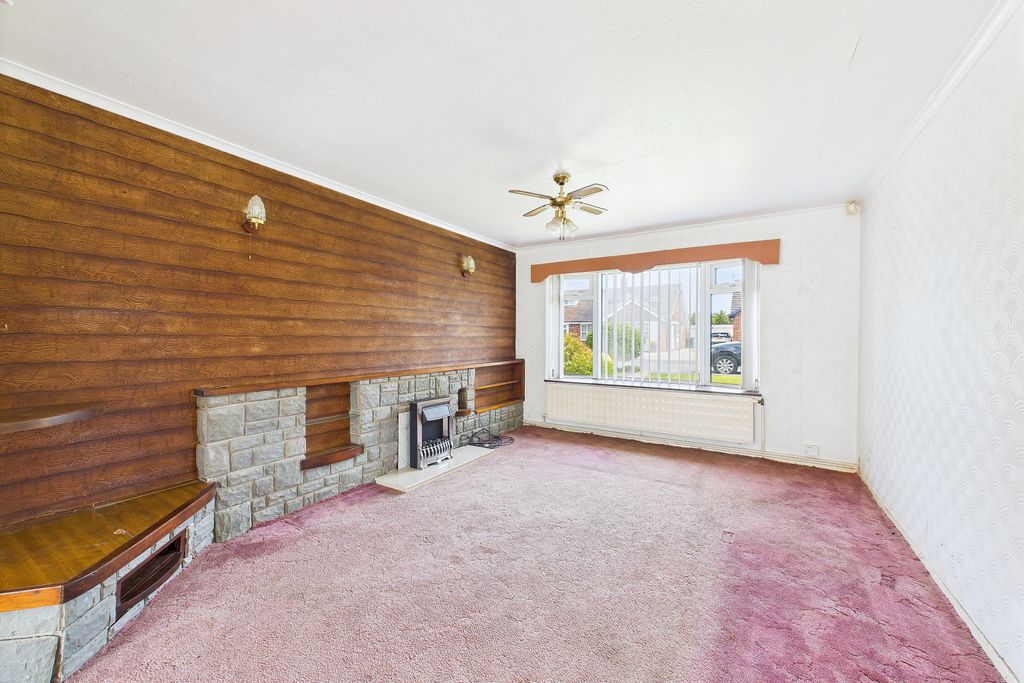 Property photo 3 of 10 Living Room