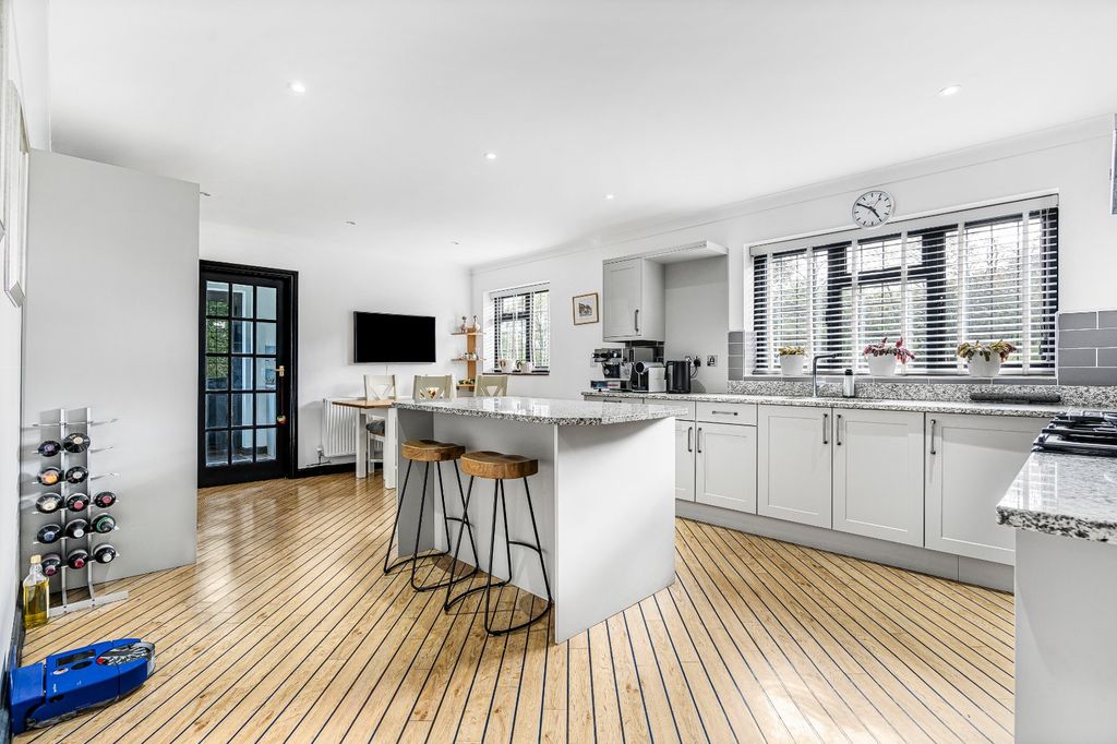 Property photo 2 of 30 Picture No. 15