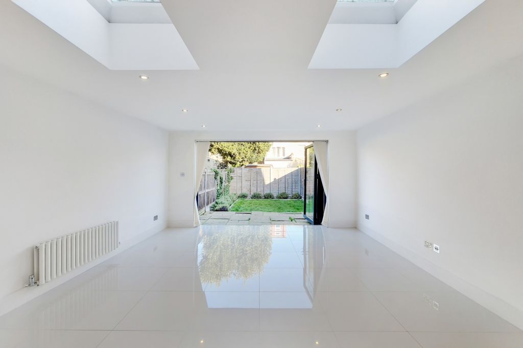 Property photo 3 of 12 Picture No. 05