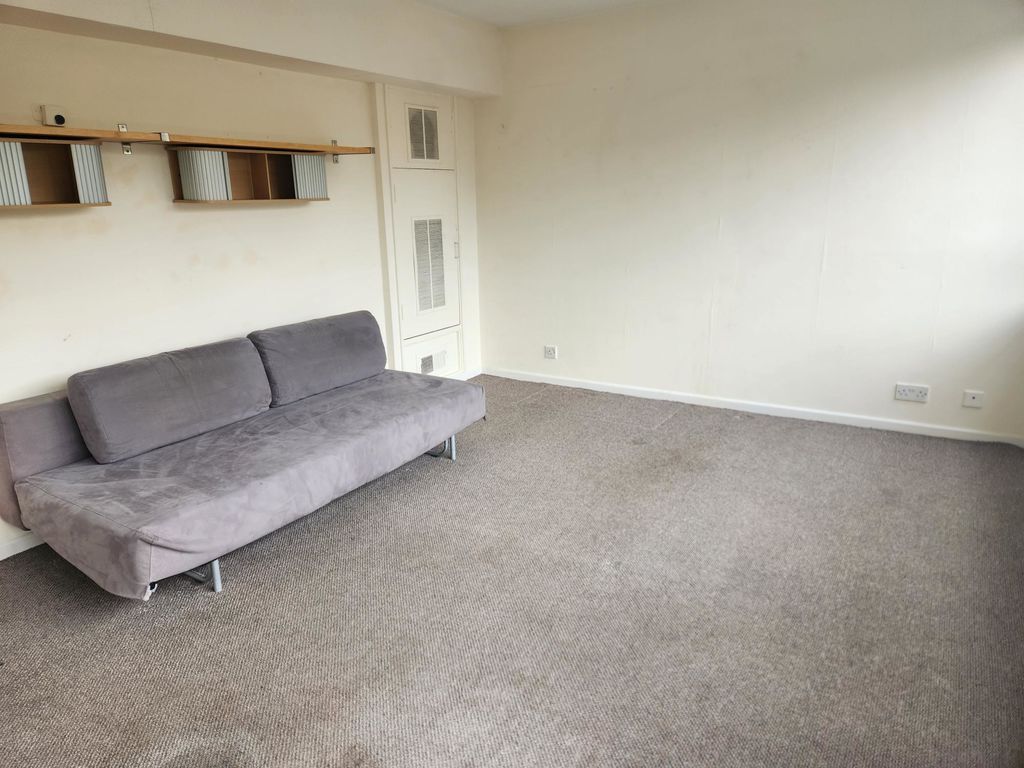 Property photo 3 of 9 Photo 2