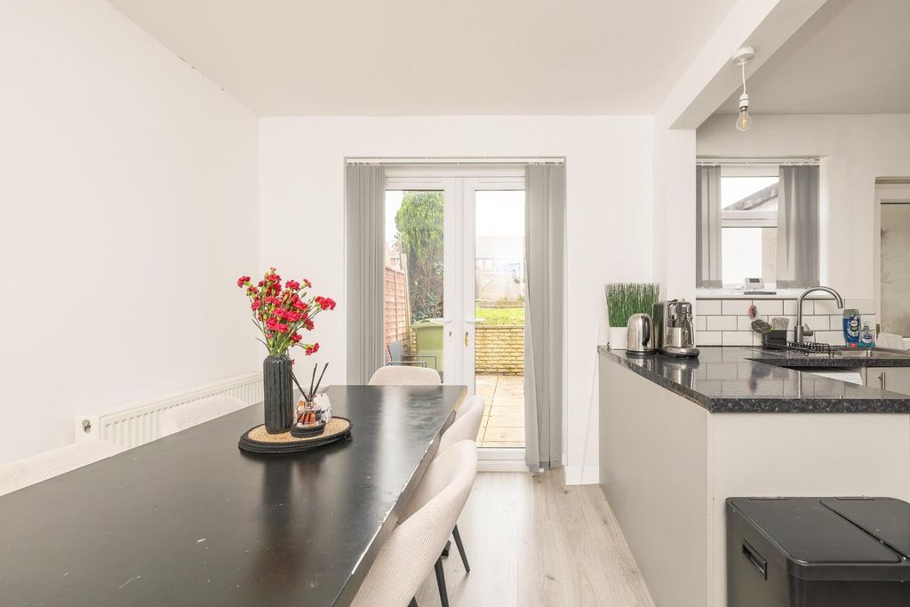 Property photo 3 of 26 Char7290-Cn.Jpg