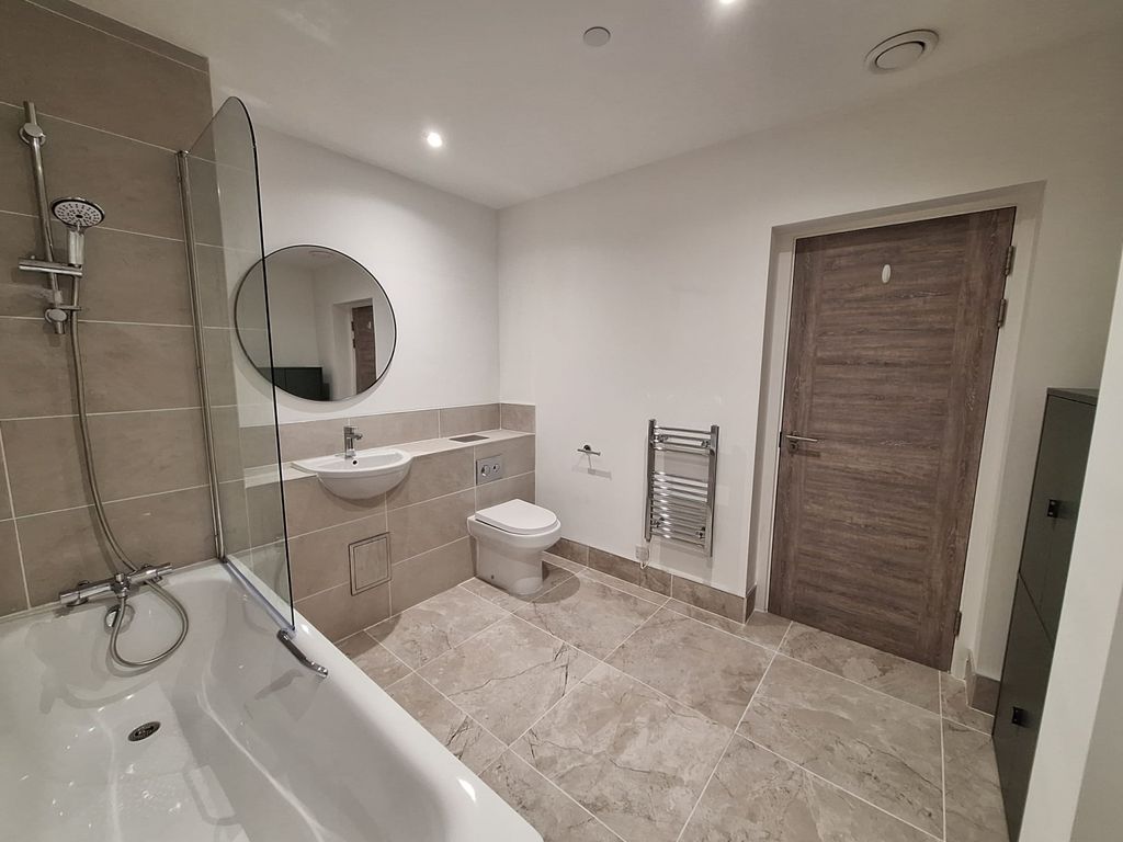 Property photo 2 of 10 Flat 6 Caspian View New Bathroom