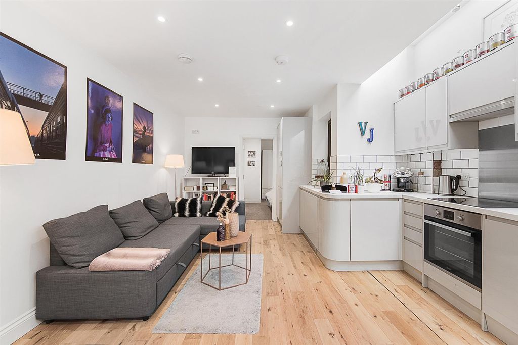 Property photo 1 of 9 10218_00404560.Jpg