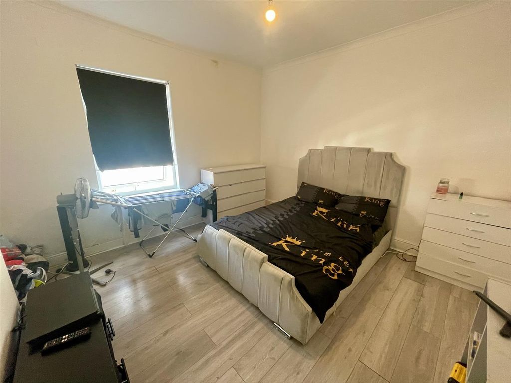 Property photo 3 of 6 Bedroom One