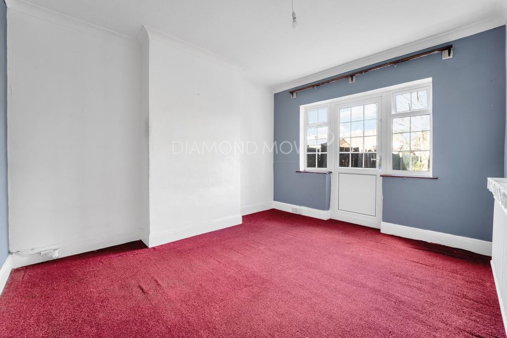 Property photo 3 of 12 Photo 7