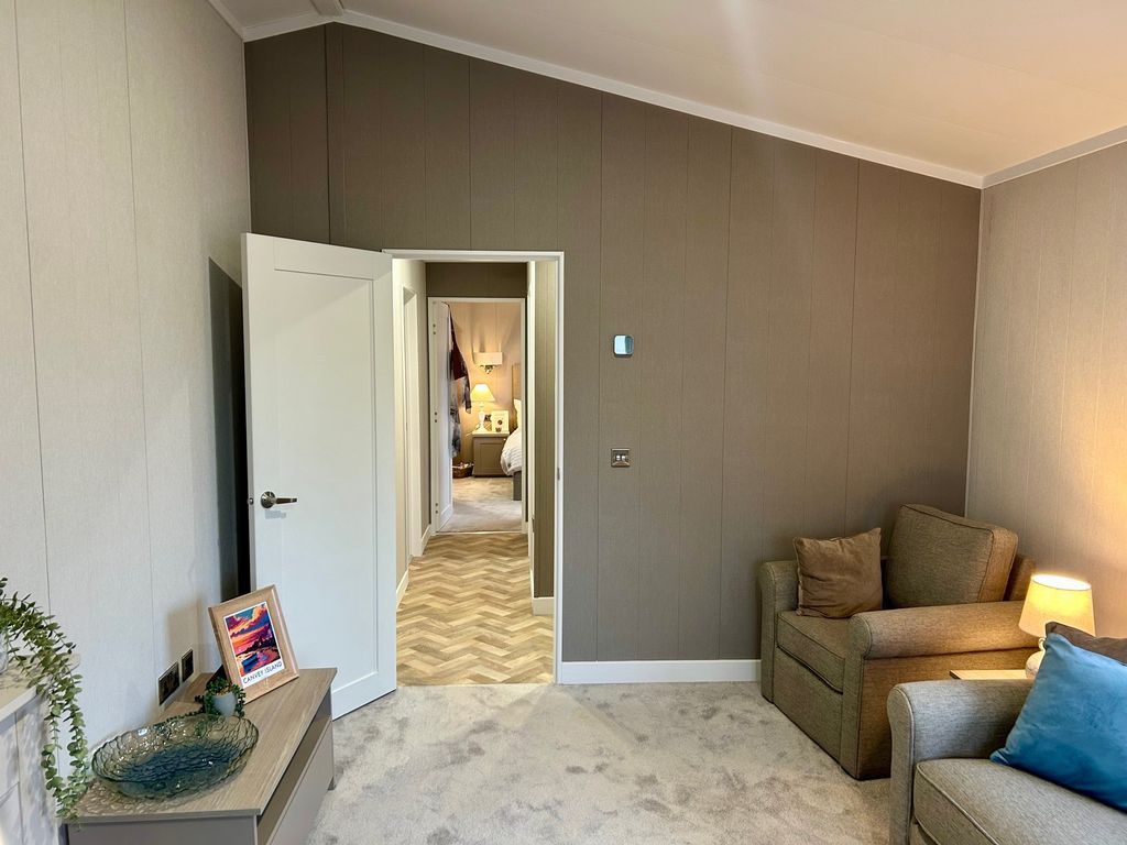 Property photo 2 of 15 Lounge