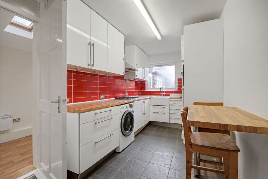 Property photo 2 of 25 Modern Kitchen