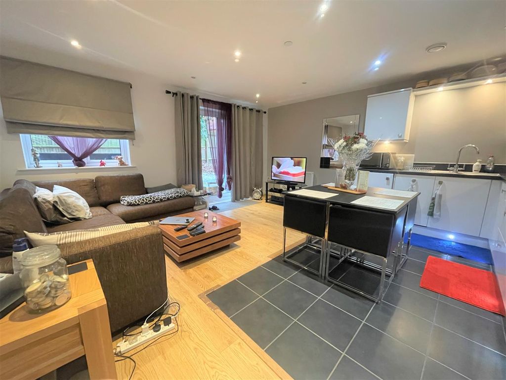 Property photo 2 of 8