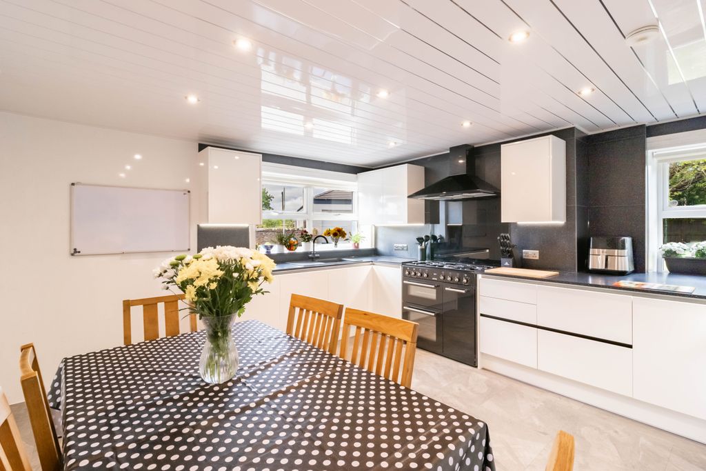Property photo 3 of 35 Dining Kitchen