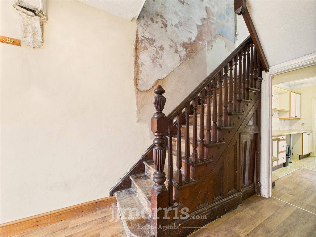Property photo 2 of 23 Entrance Hall