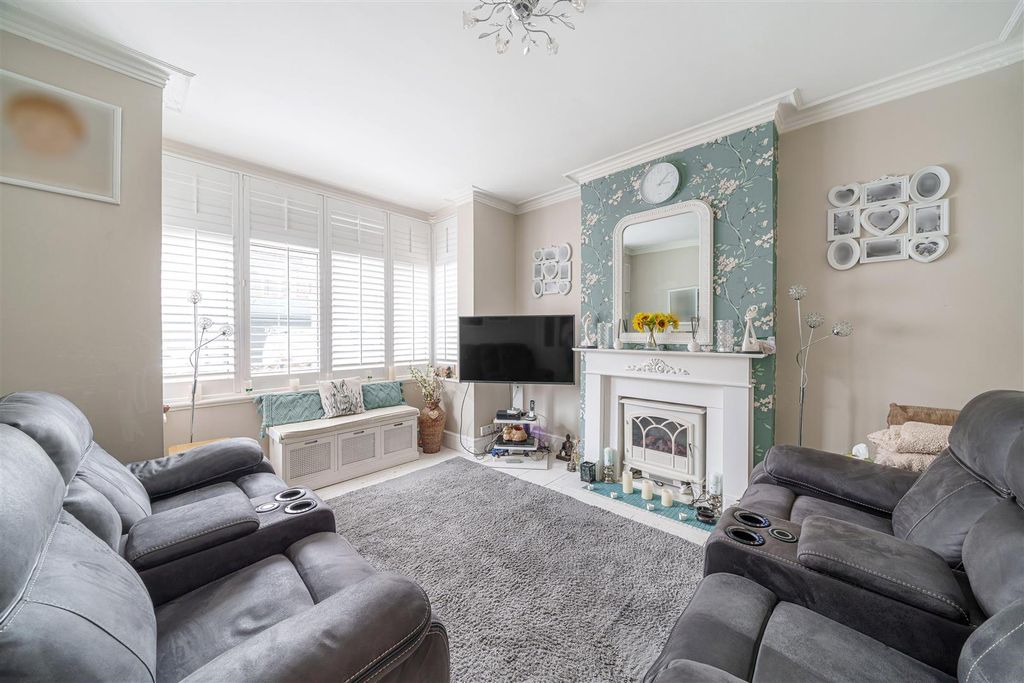 Property photo 3 of 18