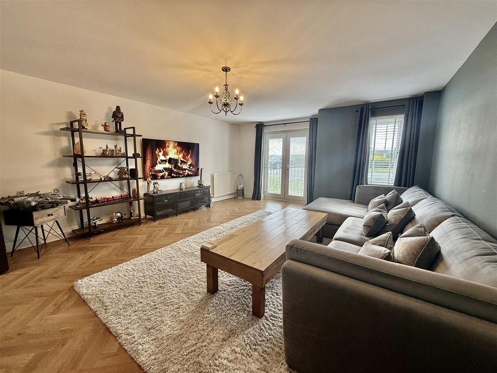 Property photo 3 of 10 Lounge