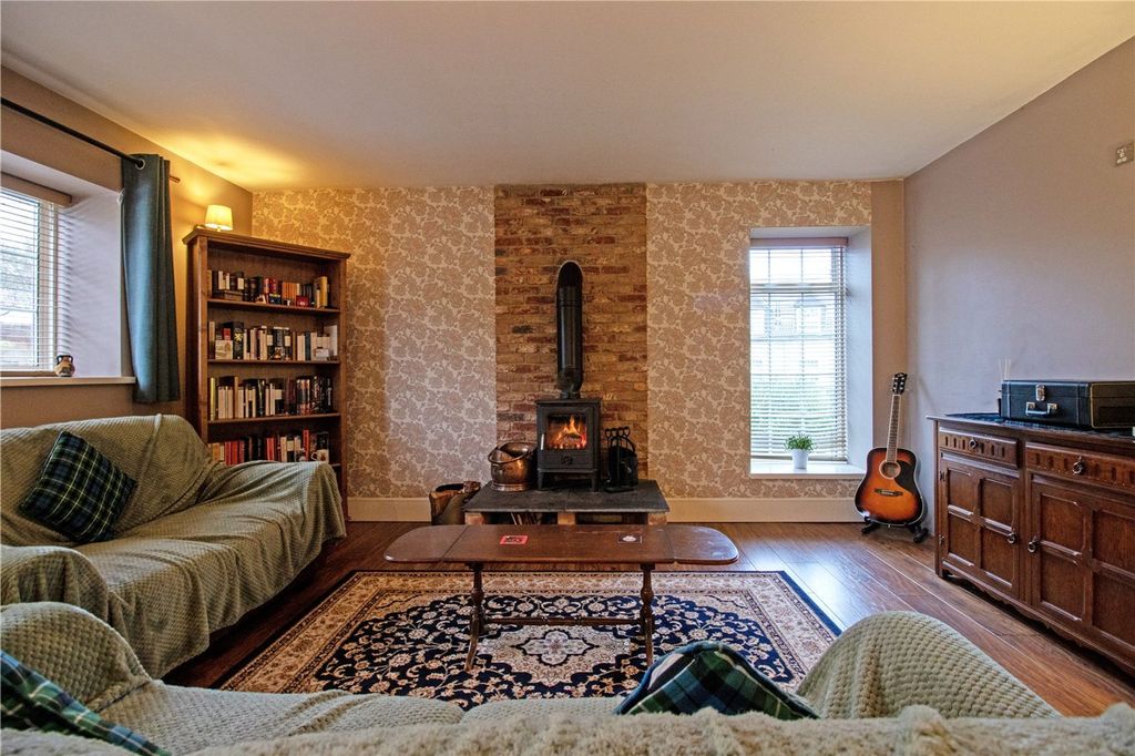 Property photo 3 of 32