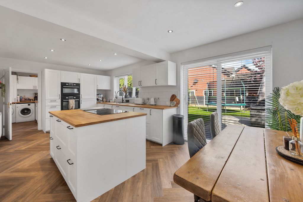 Property photo 3 of 42