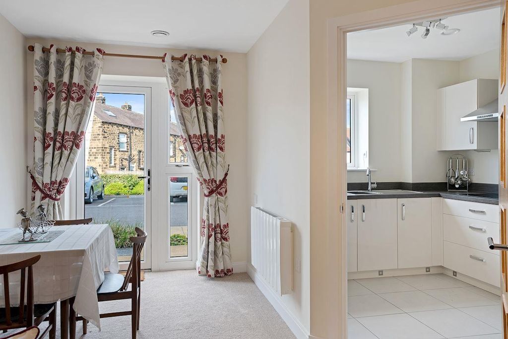 Property photo 3 of 14 0167c00B-9d04-47d4-9884-8837143B4E7Fcy - 11 Cheste