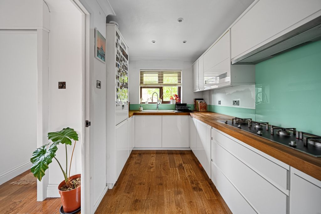 Property photo 3 of 23 4379234