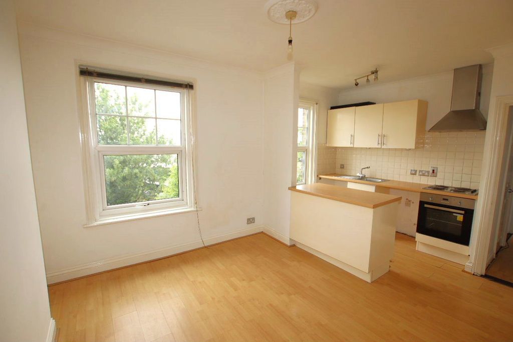 Property photo 1 of 12 Victoria Heights, Clacton On Sea