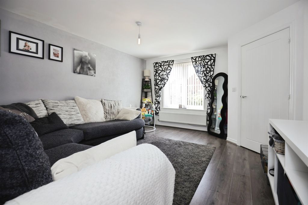 Property photo 2 of 17