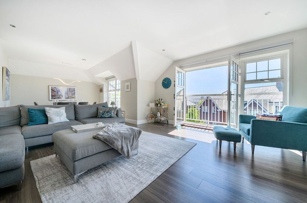 Property photo 2 of 21