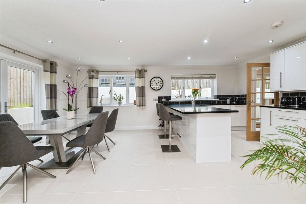 Property photo 2 of 23 Picture No. 10