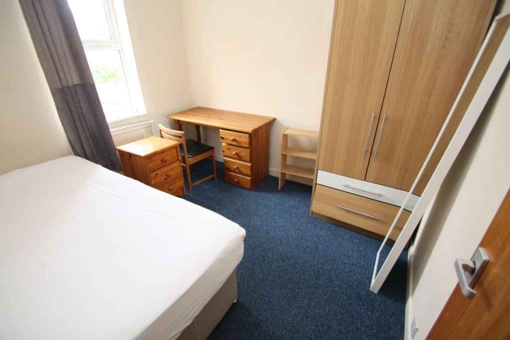 Property photo 3 of 9 Bedroom 3
