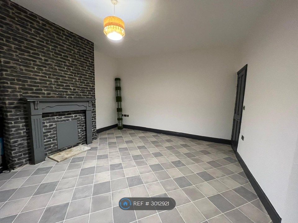 Property photo 1 of 16 Living Room