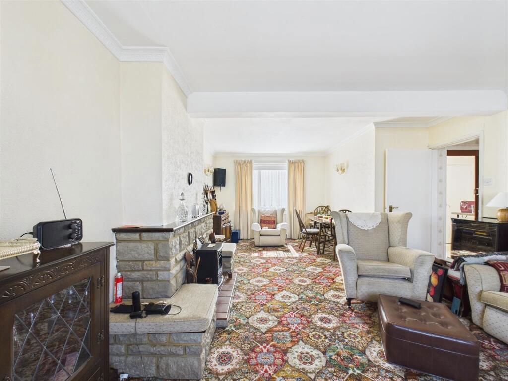 Property photo 3 of 13