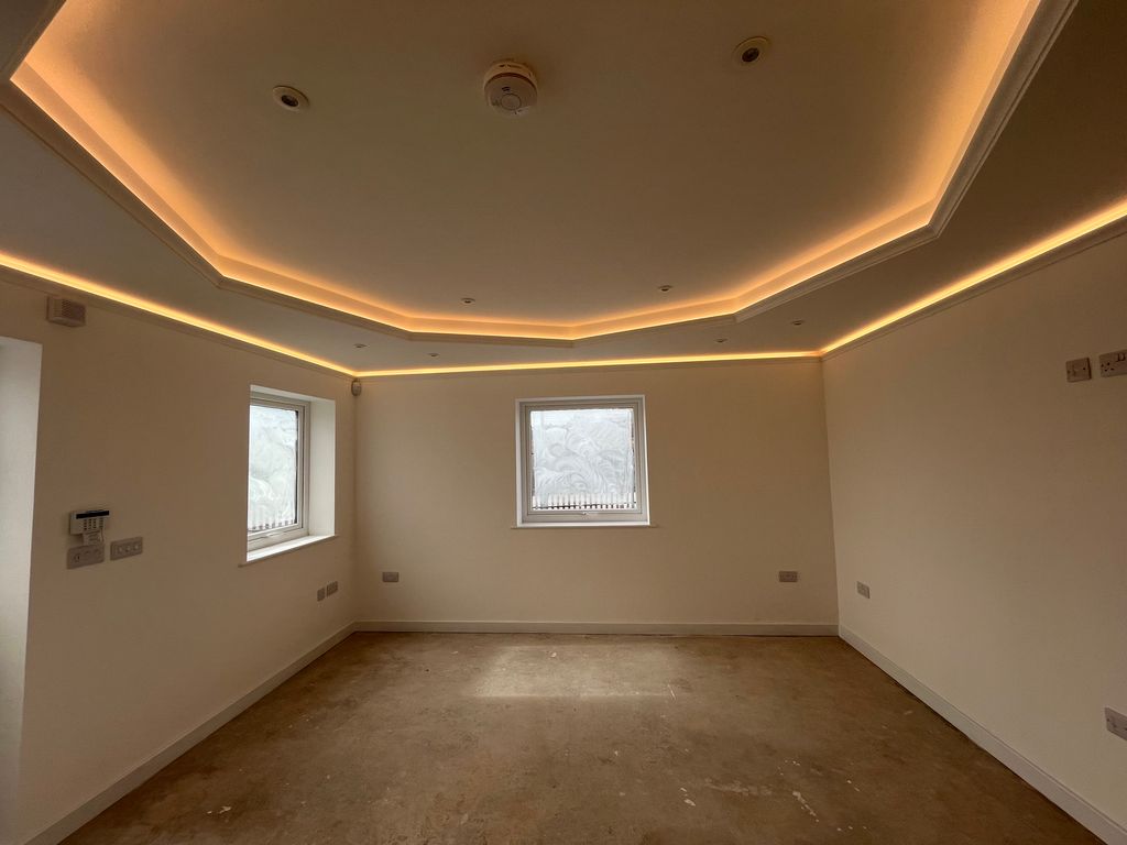 Property photo 2 of 3