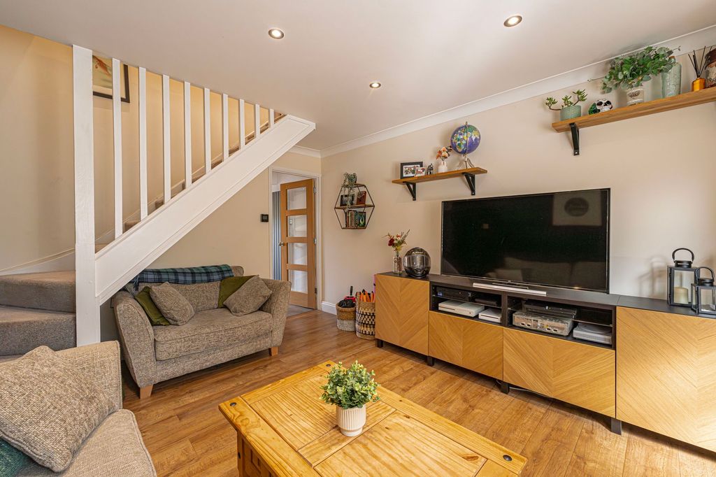 Property photo 3 of 28