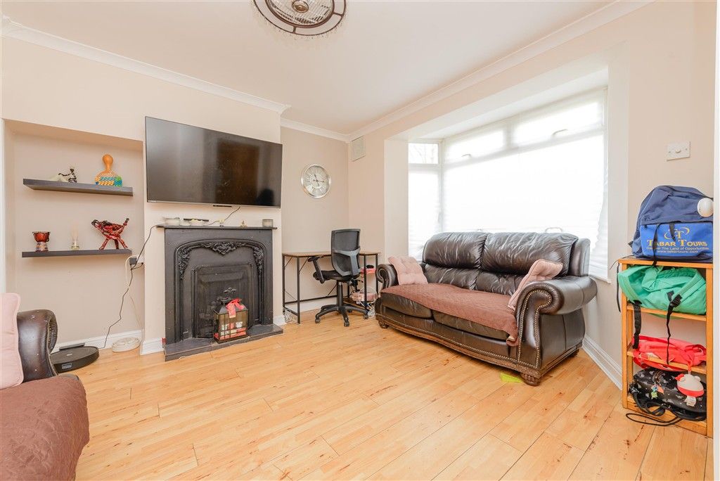 Property photo 2 of 9 Lounge