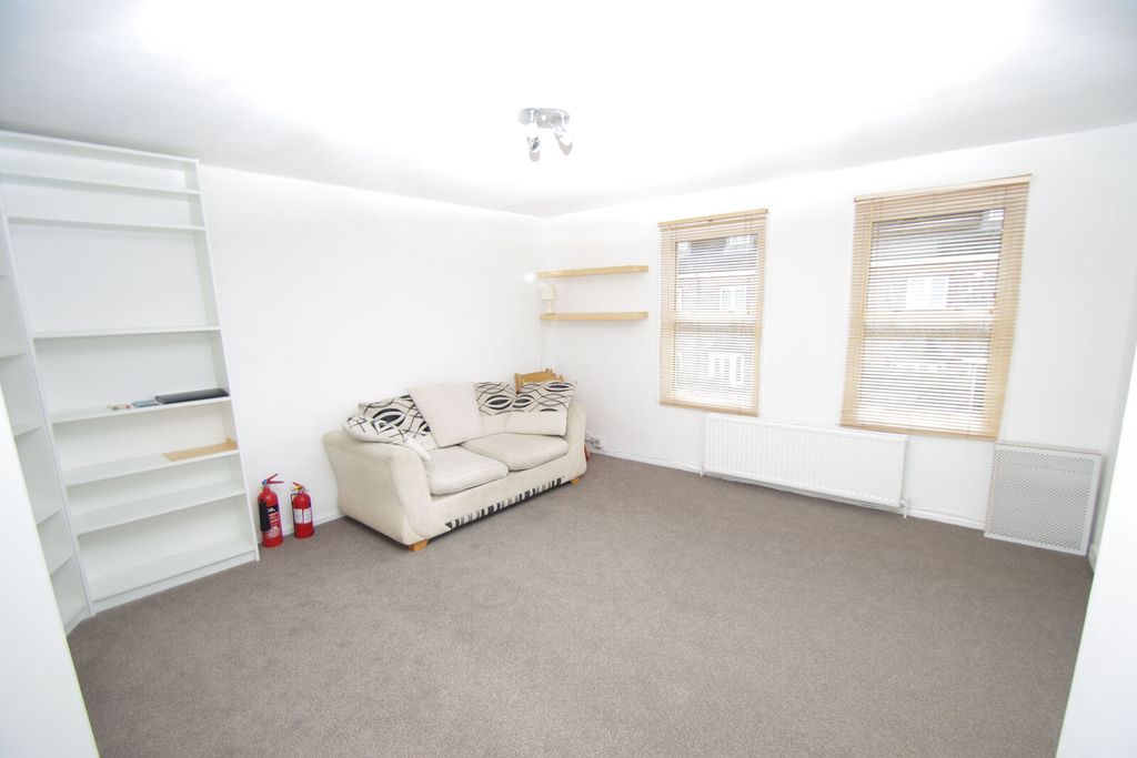 Property photo 2 of 7