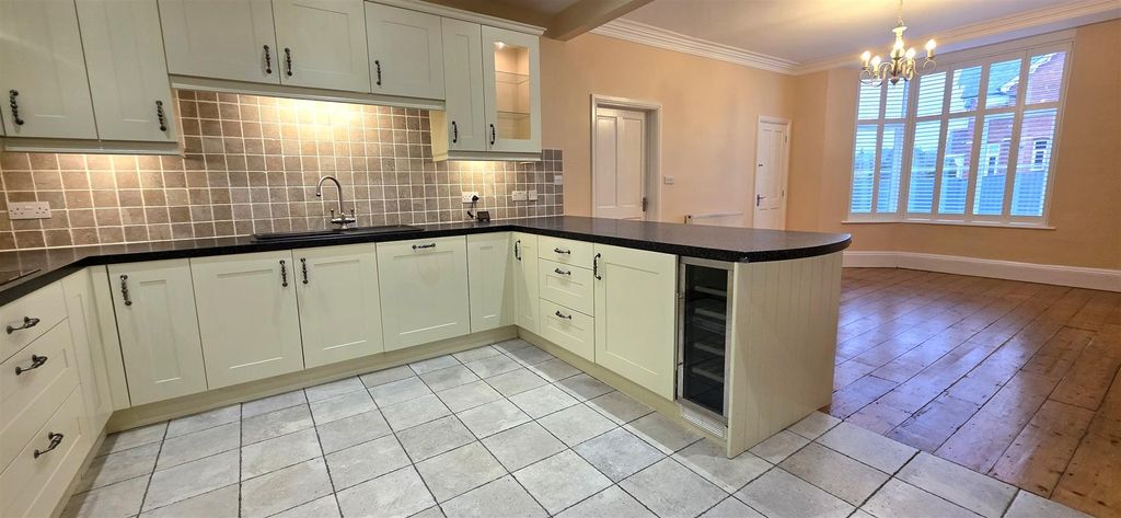 Additional image 5 of 4 bed property to rentVictoria Road, Kington HR5