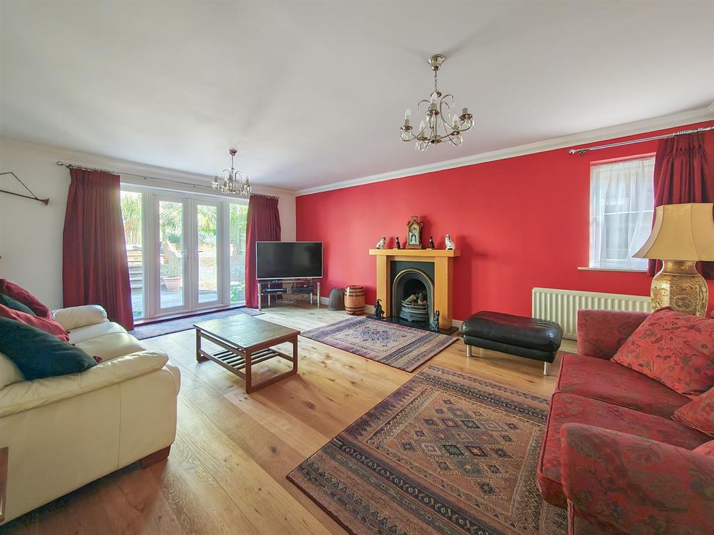 Property photo 2 of 20 Living Room