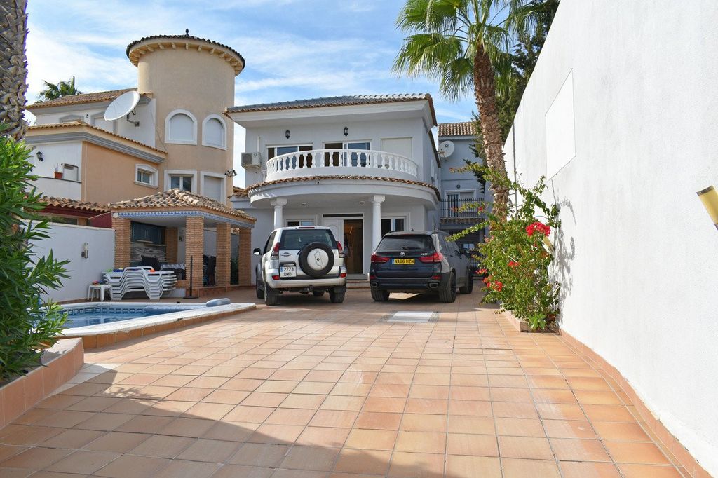 Property photo 3 of 34