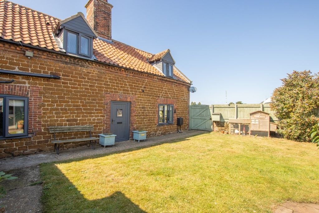 Property photo 2 of 26 3537323