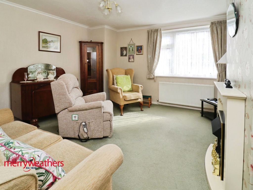 Property photo 3 of 15 Lounge