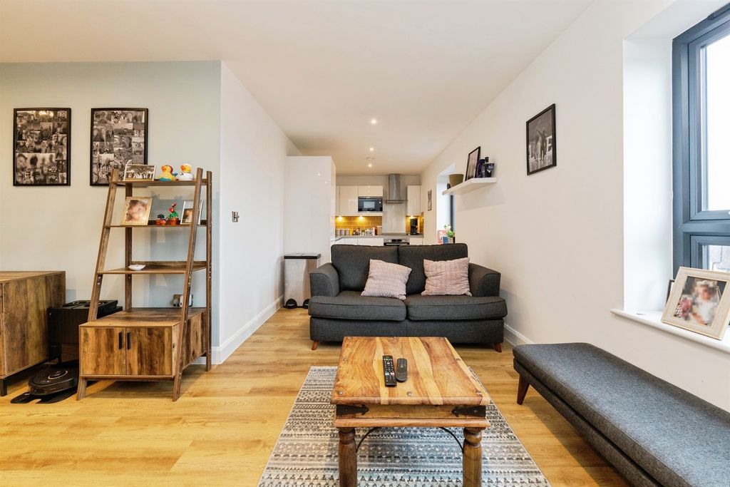 Additional image 5 of 2 bed flat for saleLeys Avenue, Letchworth Garden City SG6