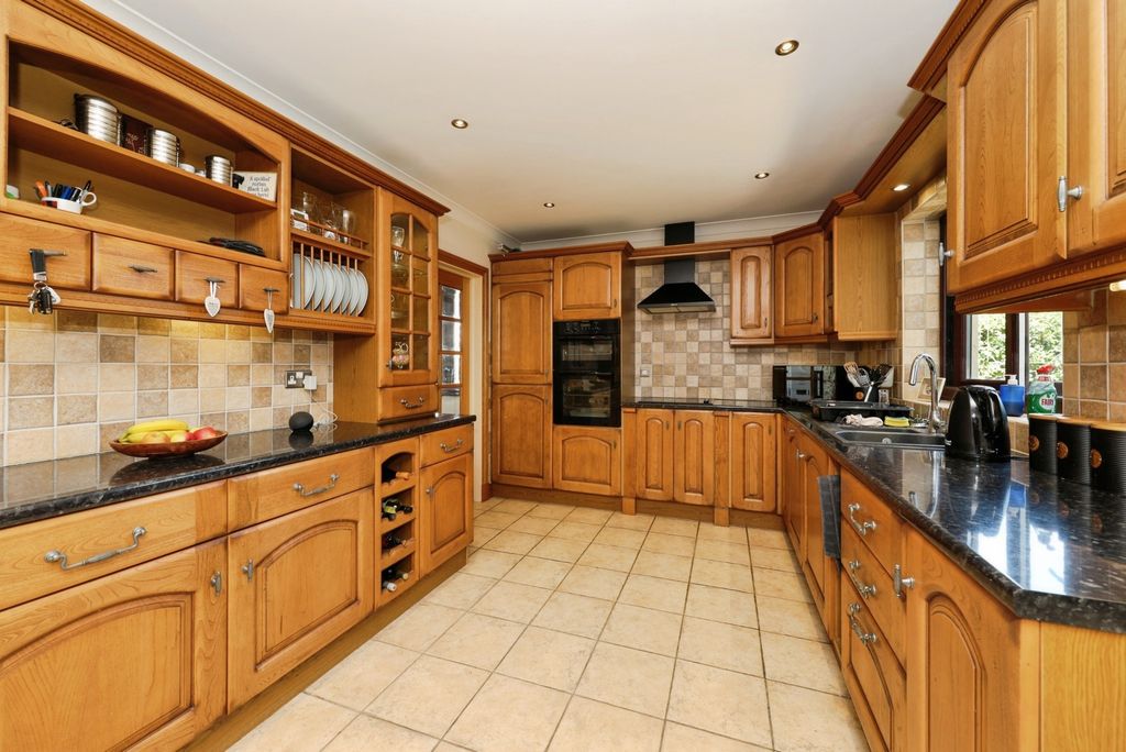 Property photo 3 of 26 Pbox-Img.Jpg